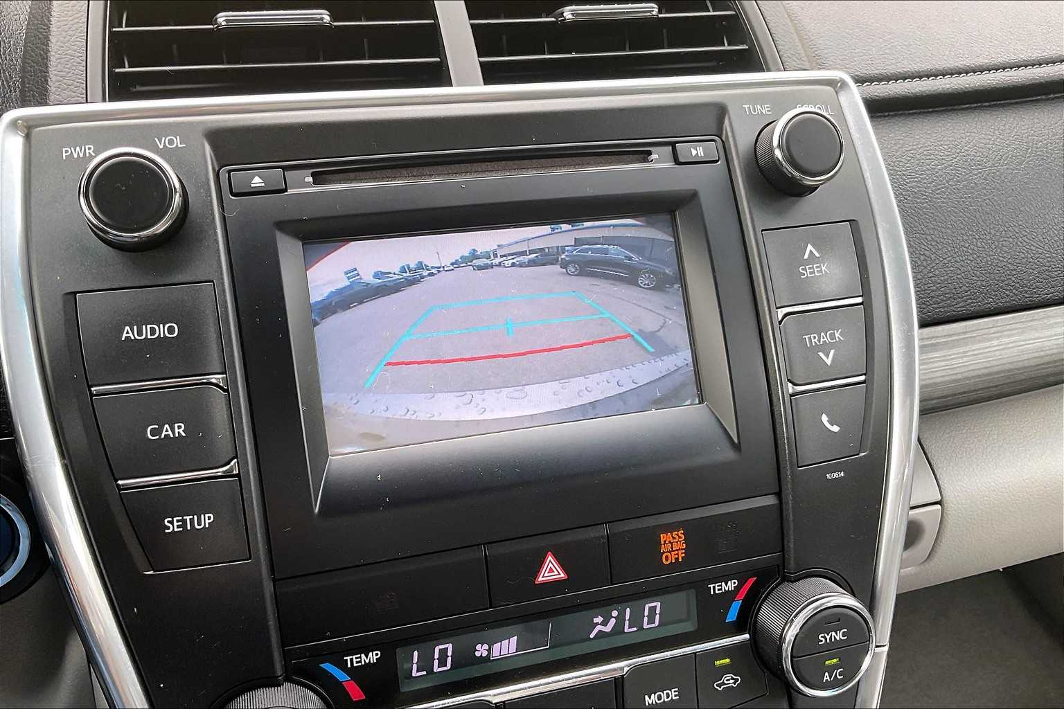 2017 Toyota Camry Hybrid LE - Photo 19