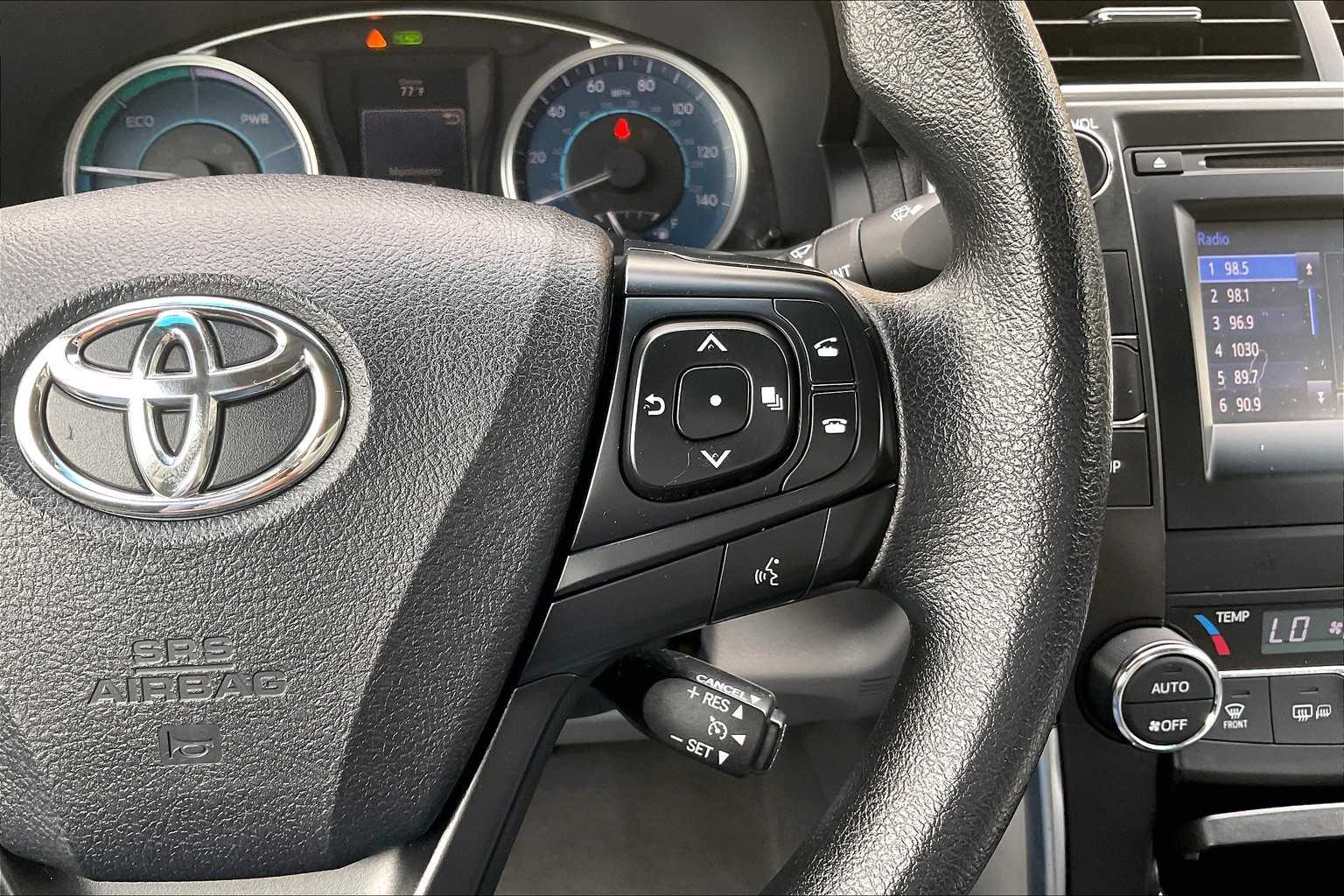 2017 Toyota Camry Hybrid LE - Photo 23