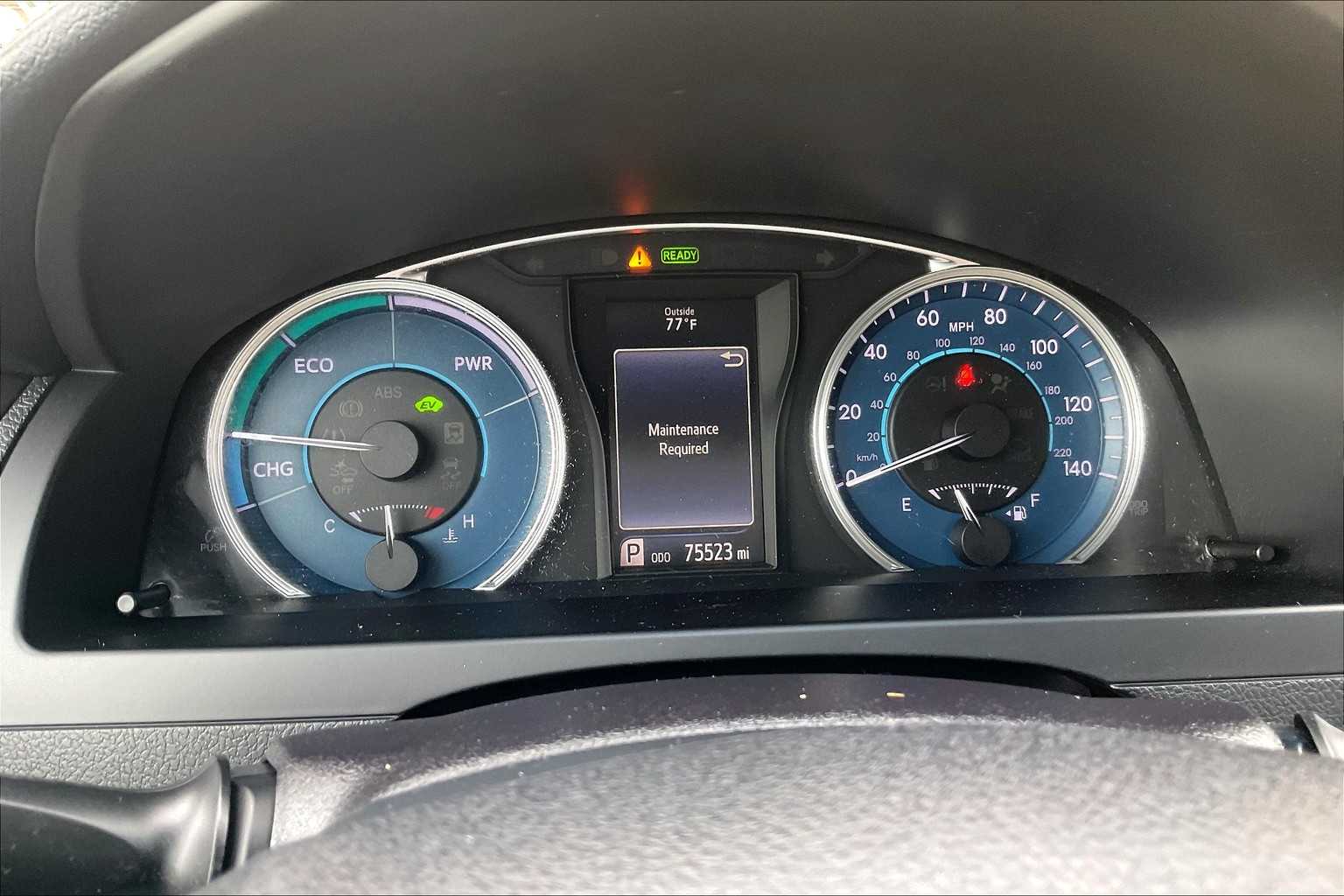 2017 Toyota Camry Hybrid LE - Photo 24