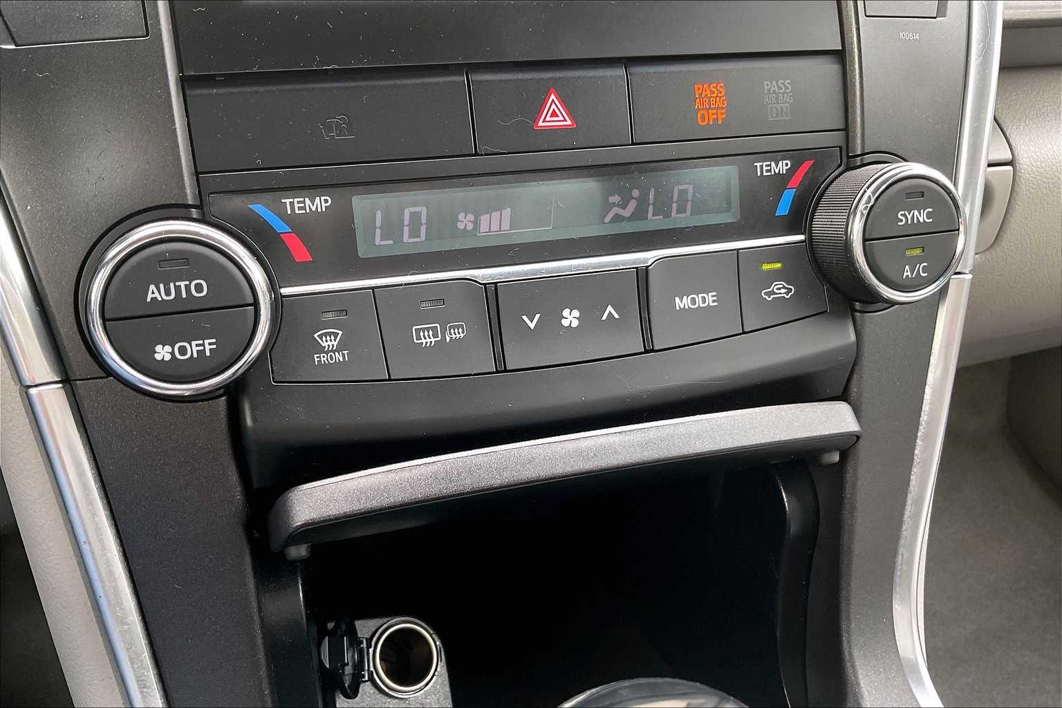 2017 Toyota Camry Hybrid LE - Photo 25