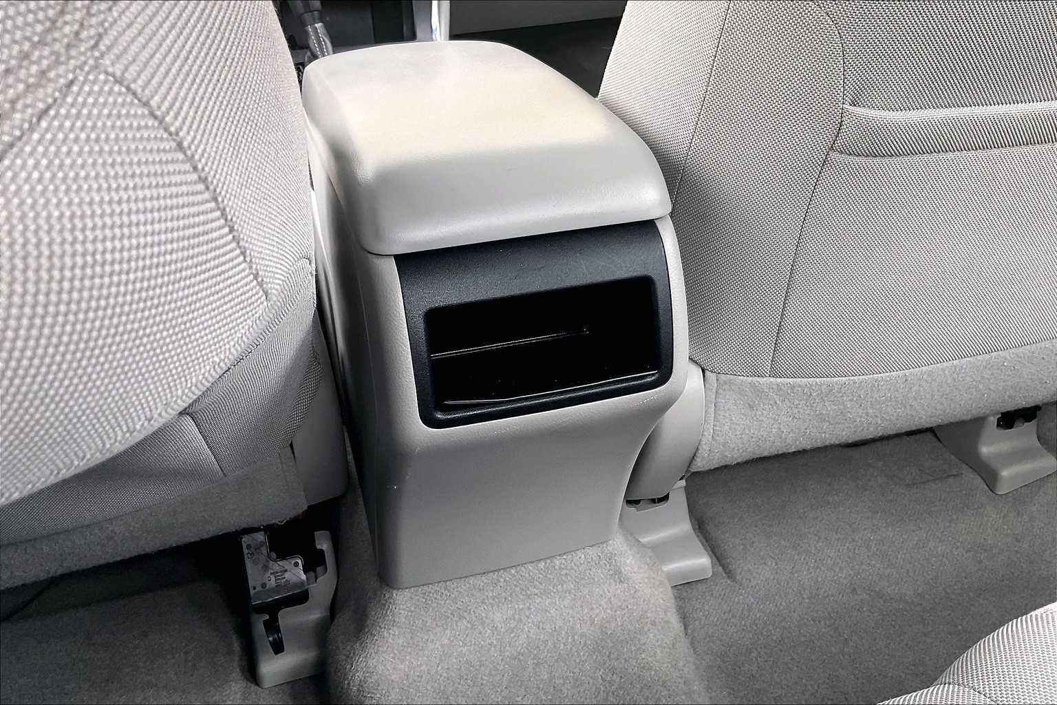 2017 Toyota Camry Hybrid LE - Photo 27