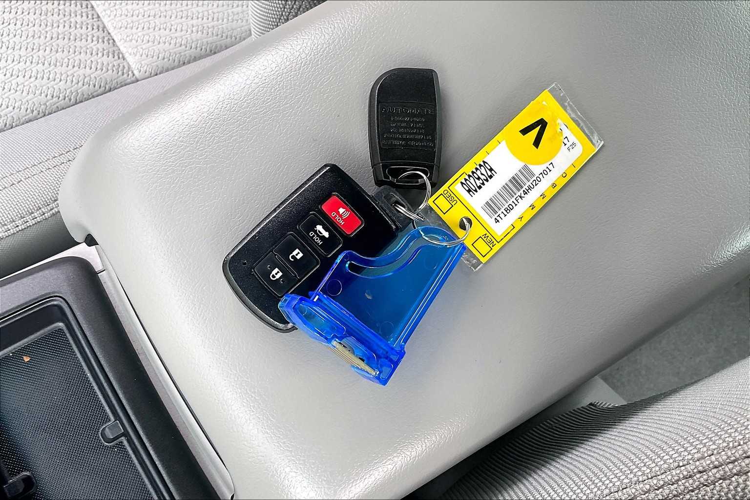 2017 Toyota Camry Hybrid LE - Photo 29