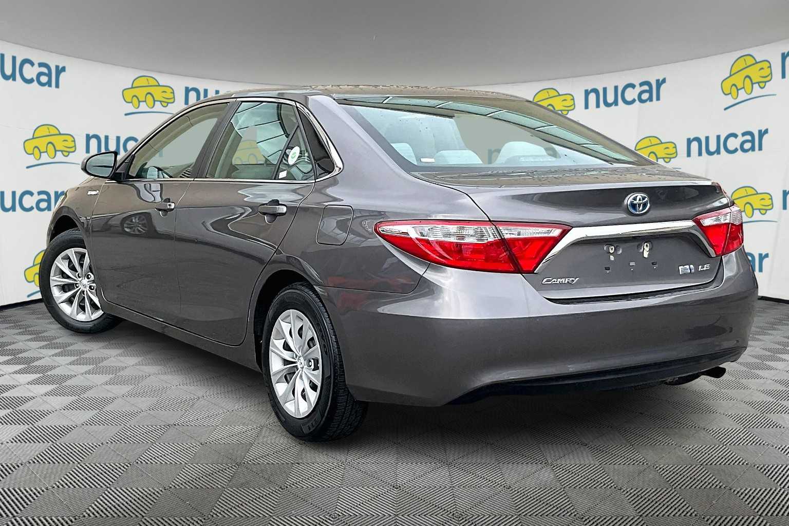 2017 Toyota Camry Hybrid LE - Photo 4