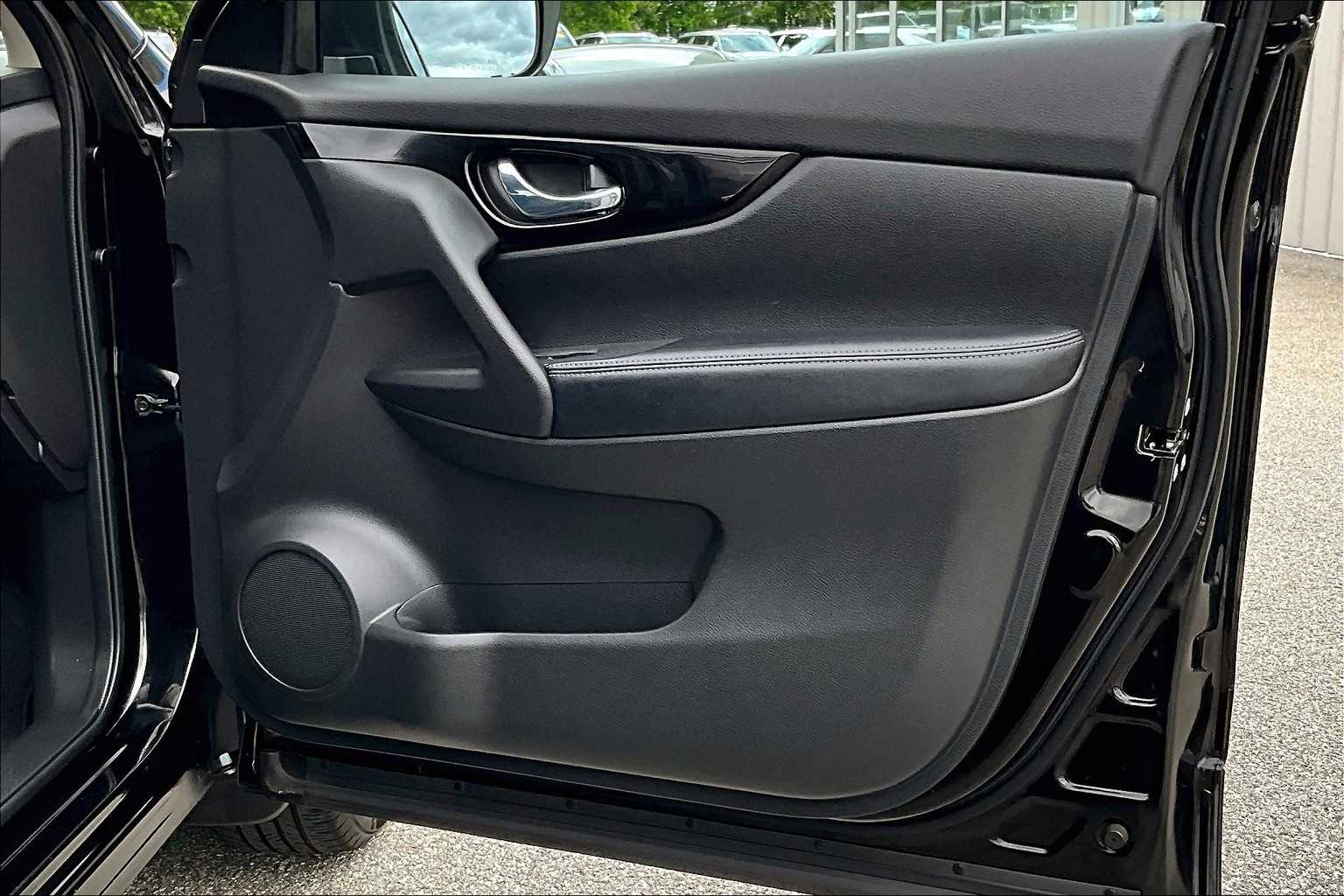 2020 Nissan Rogue Sport SV - Photo 12