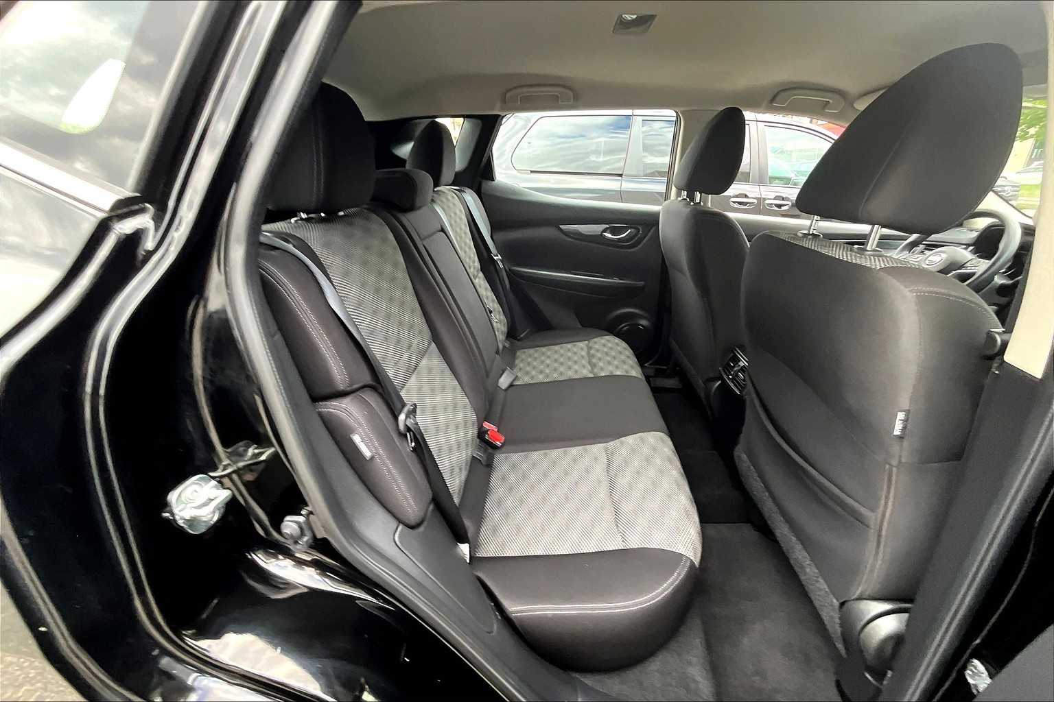 2020 Nissan Rogue Sport SV - Photo 16