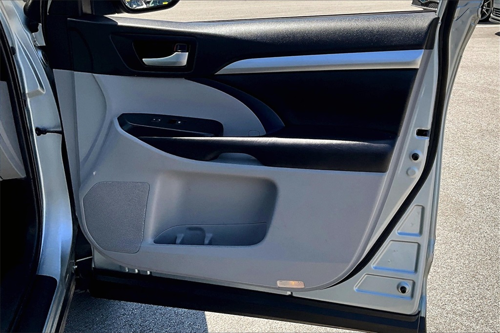 2019 Toyota Highlander XLE - Photo 12