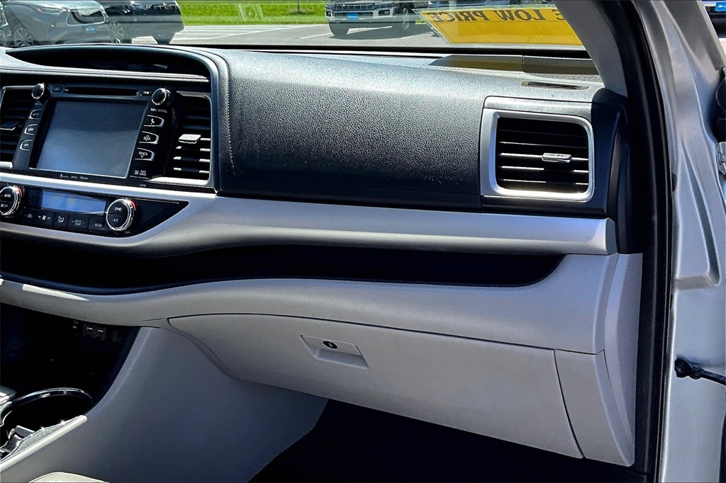 2019 Toyota Highlander XLE - Photo 13