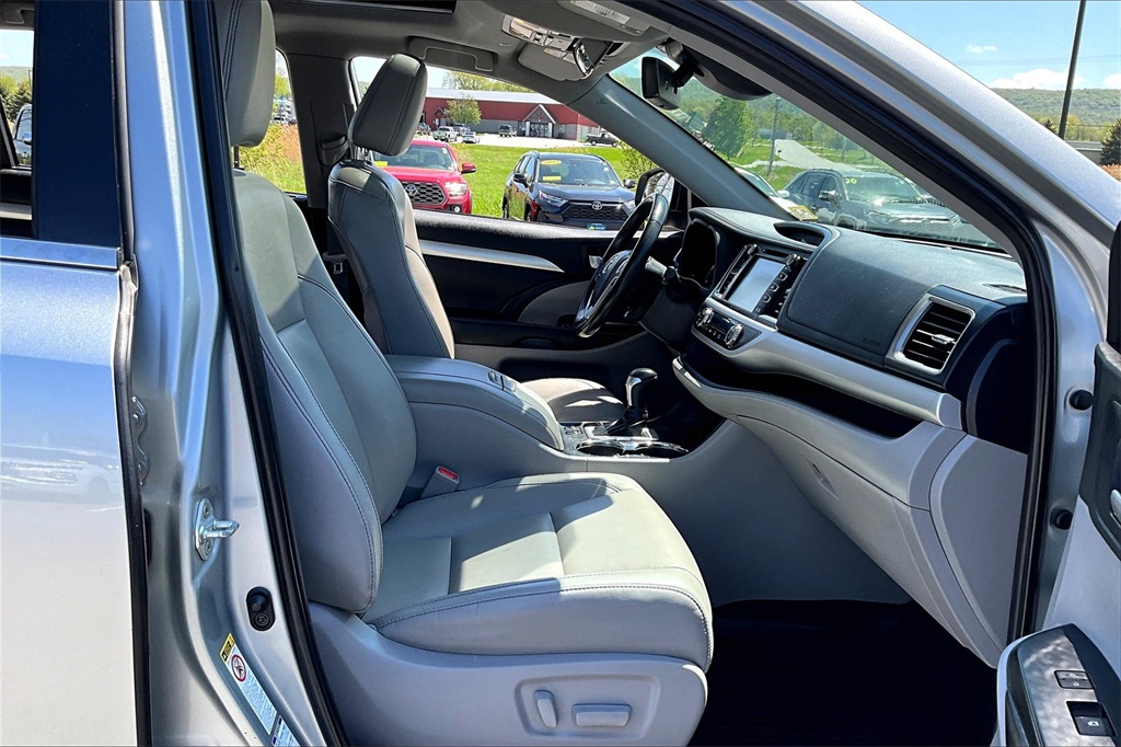2019 Toyota Highlander XLE - Photo 14