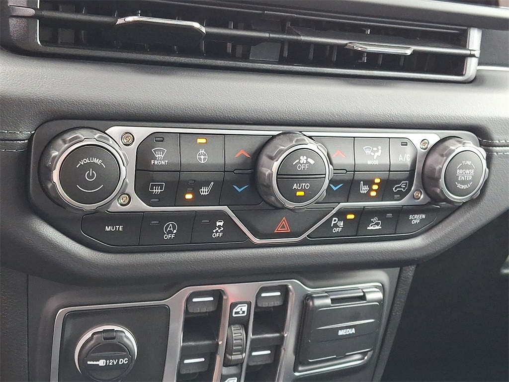 2025 Jeep Gladiator  - Photo 11