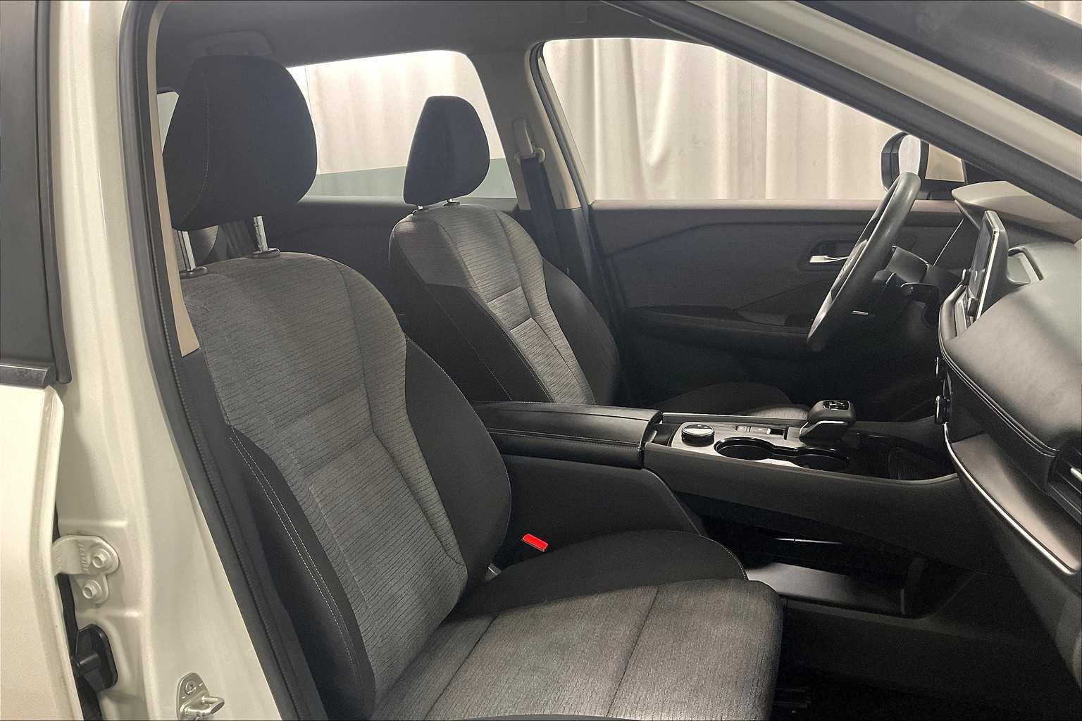 2023 Nissan Rogue SV - Photo 11