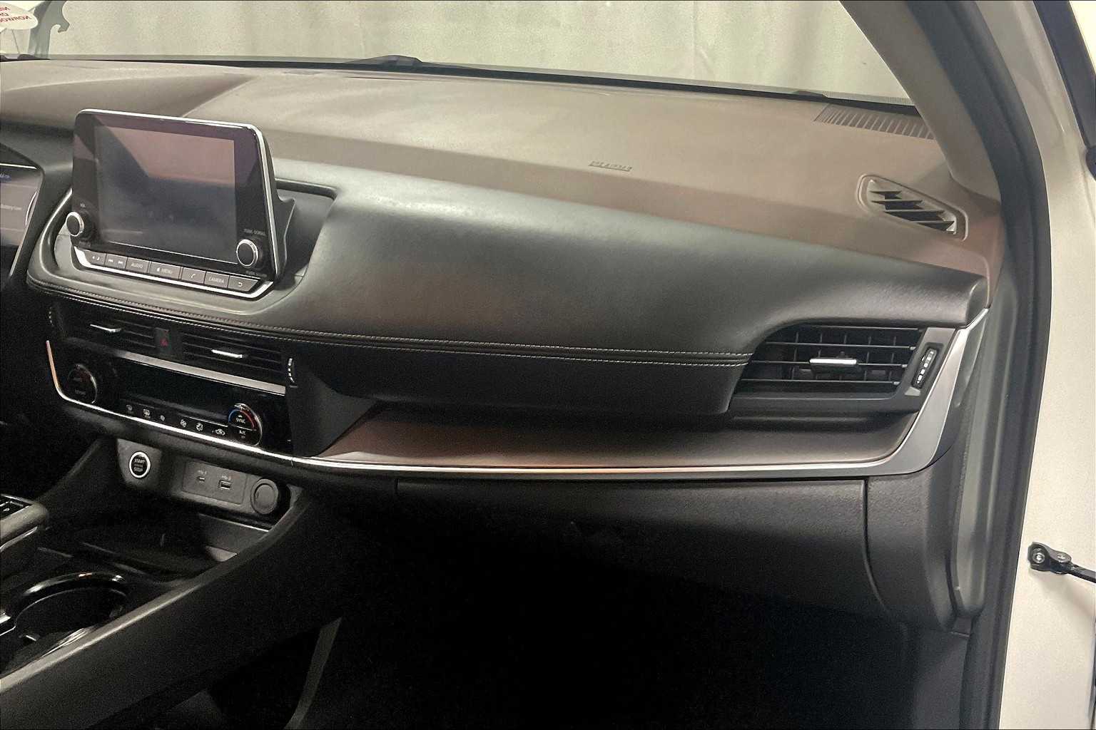 2023 Nissan Rogue SV - Photo 13