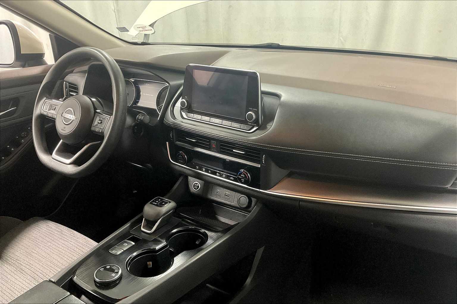 2023 Nissan Rogue SV - Photo 14