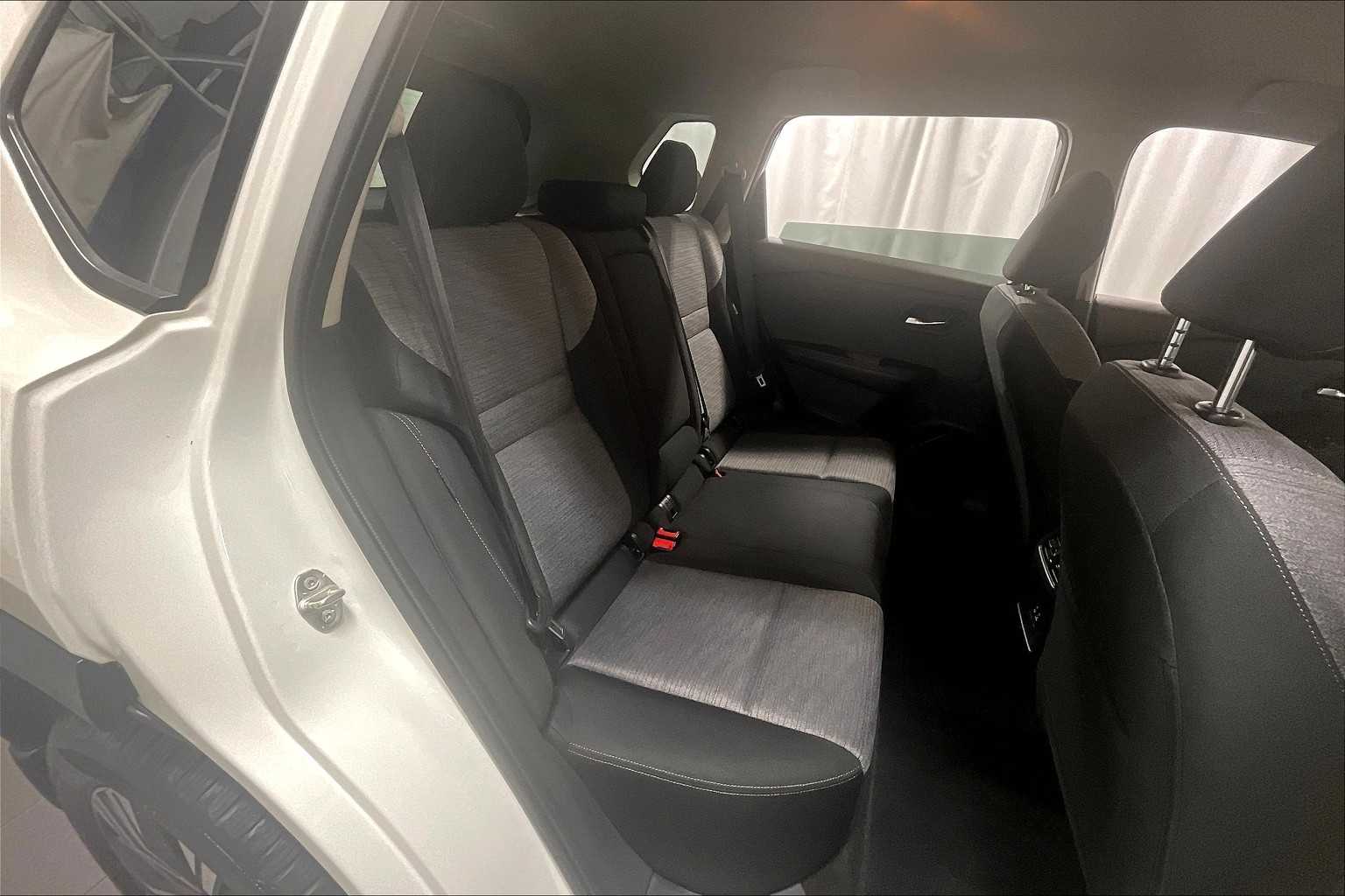 2023 Nissan Rogue SV - Photo 16