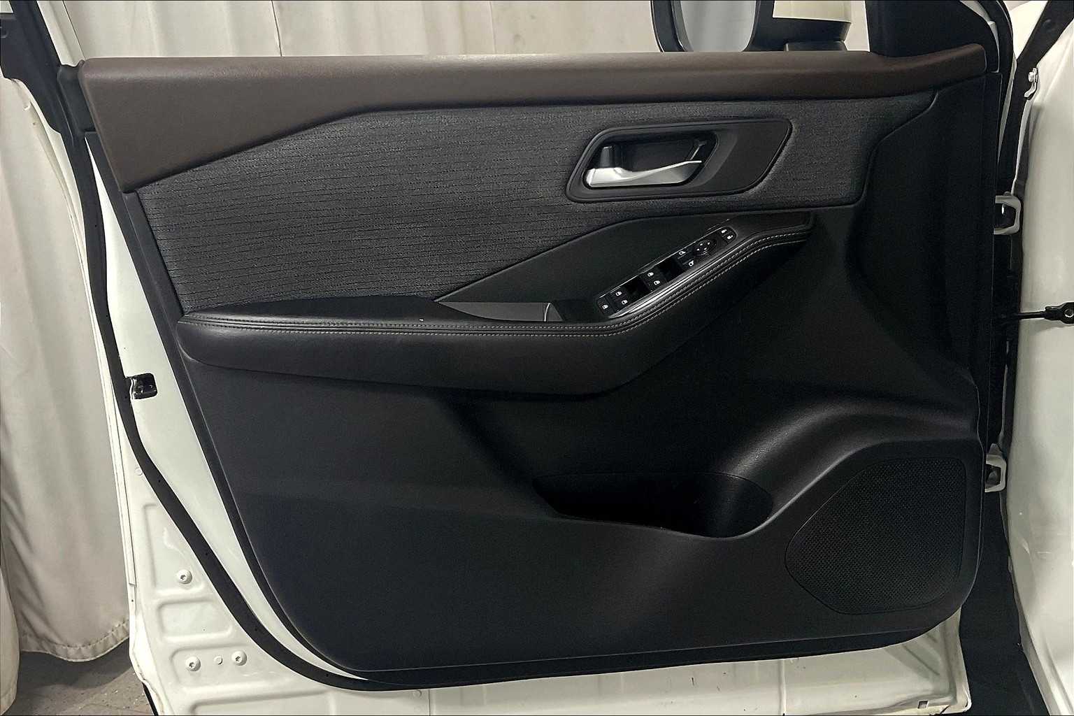 2023 Nissan Rogue SV - Photo 9
