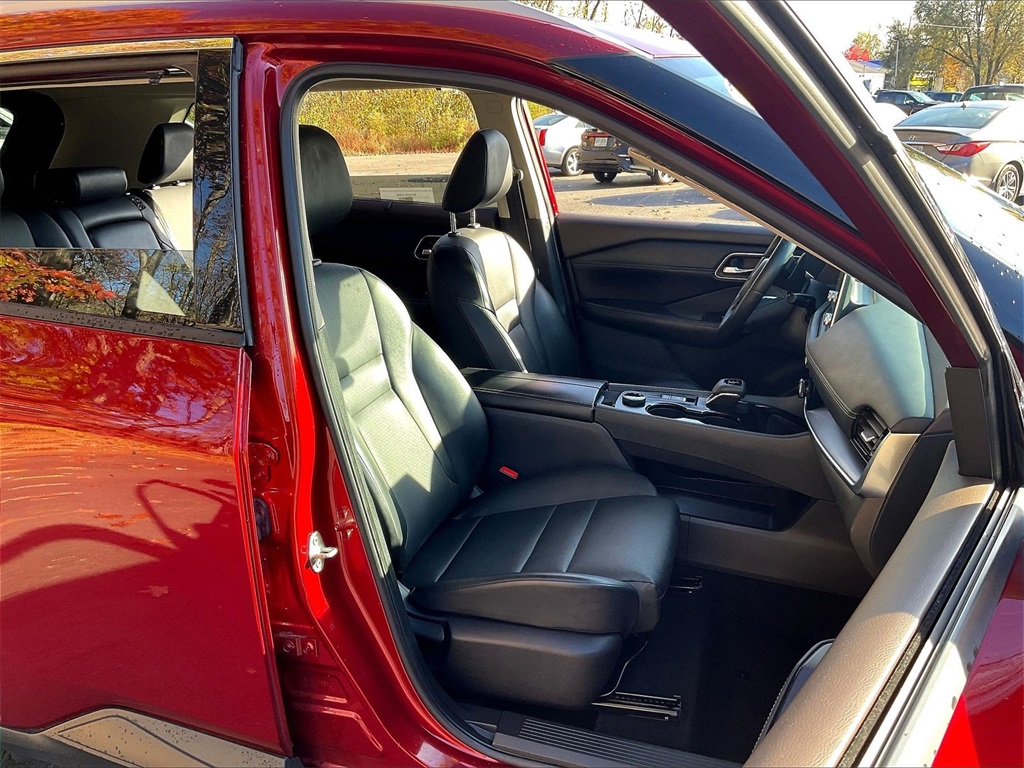 2021 Nissan Rogue SV - Photo 11