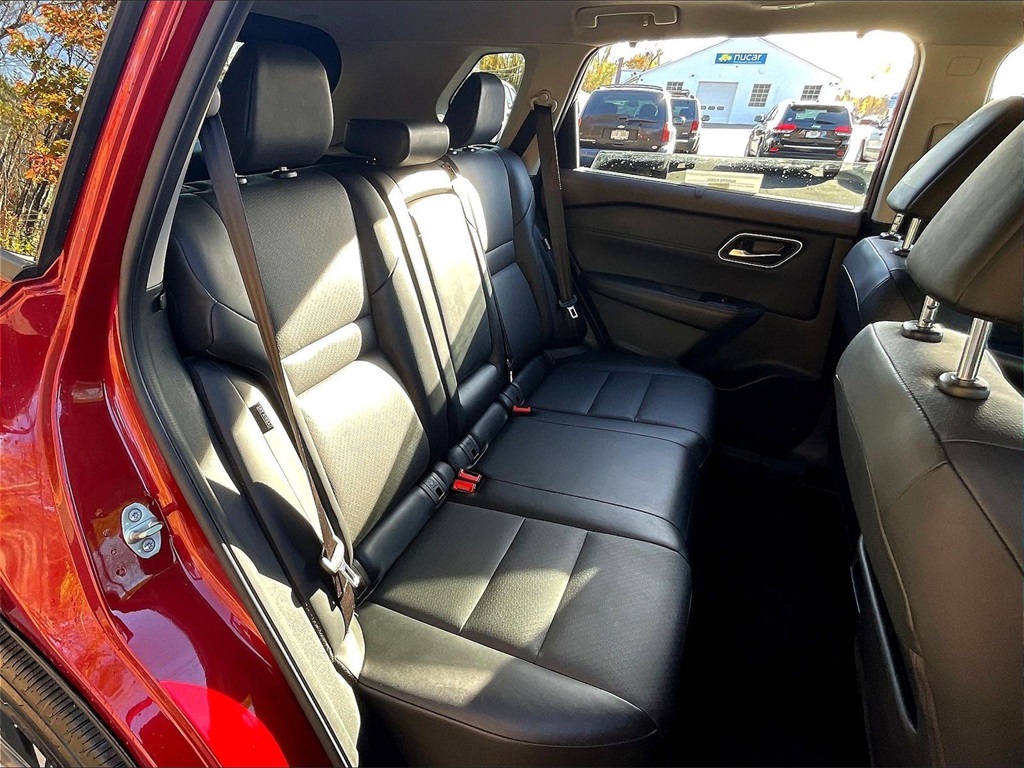 2021 Nissan Rogue SV - Photo 18