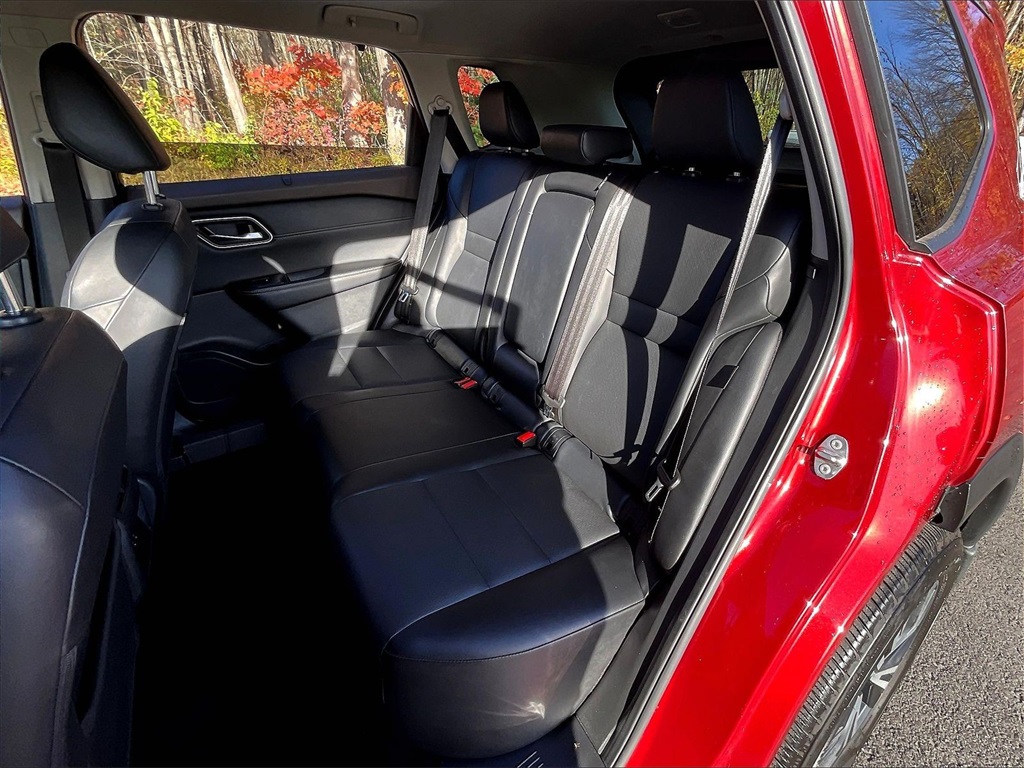 2021 Nissan Rogue SV - Photo 24