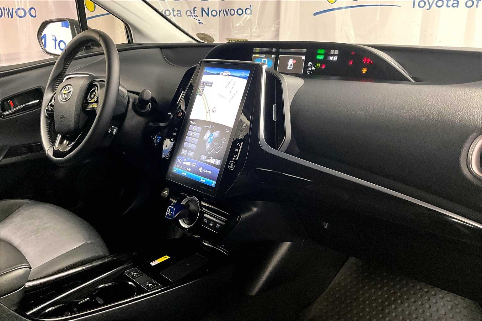 2022 Toyota Prius Prime XLE - Photo 14