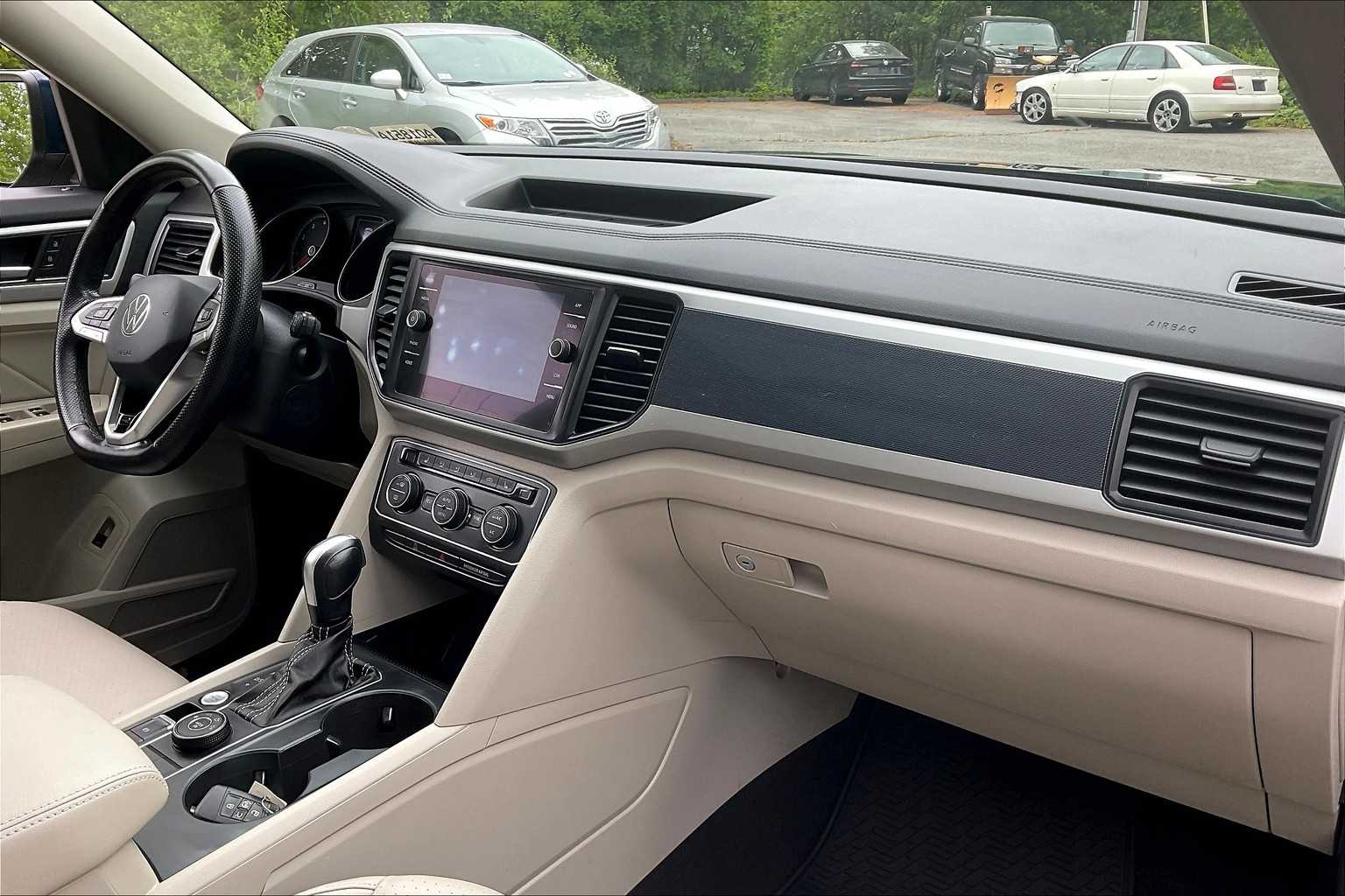 2021 Volkswagen Atlas 3.6L V6 SE w/Technology R-Line - Photo 14