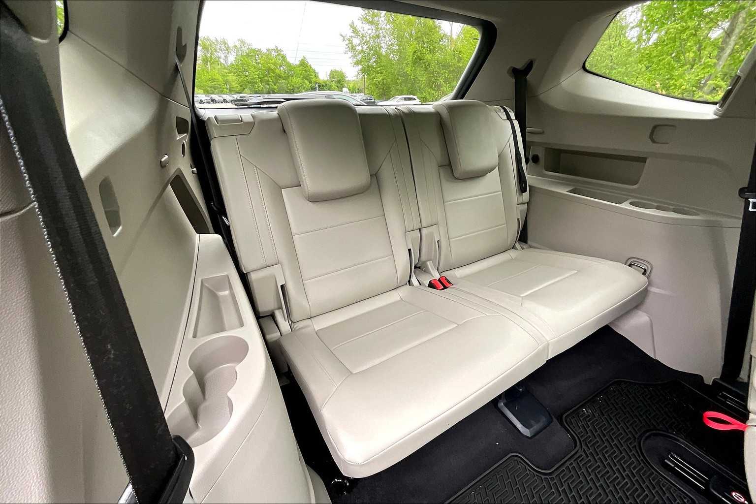 2021 Volkswagen Atlas 3.6L V6 SE w/Technology R-Line - Photo 17