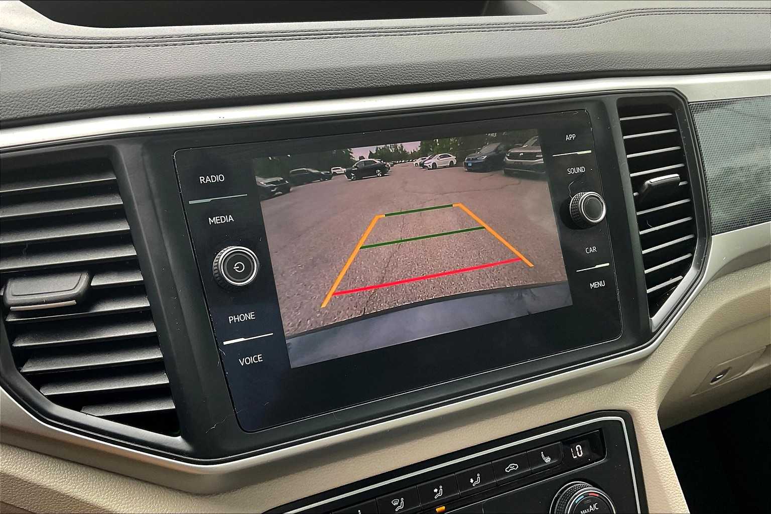 2021 Volkswagen Atlas 3.6L V6 SE w/Technology R-Line - Photo 20