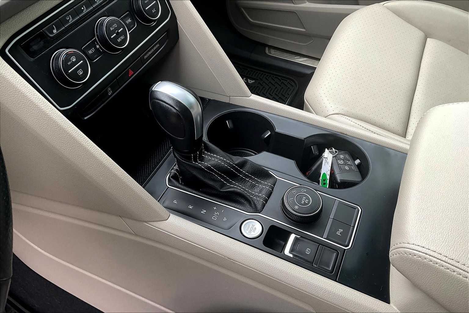 2021 Volkswagen Atlas 3.6L V6 SE w/Technology R-Line - Photo 21