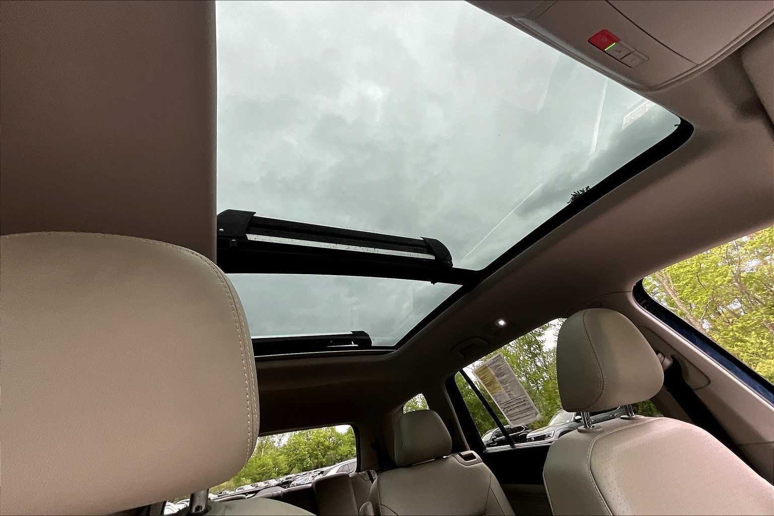 2021 Volkswagen Atlas 3.6L V6 SE w/Technology R-Line - Photo 23