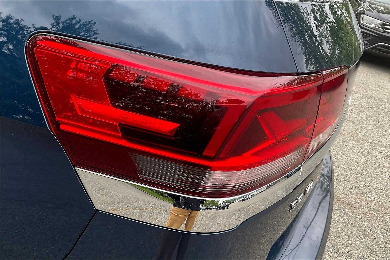 2021 Volkswagen Atlas 3.6L V6 SE w/Technology R-Line - Photo 35