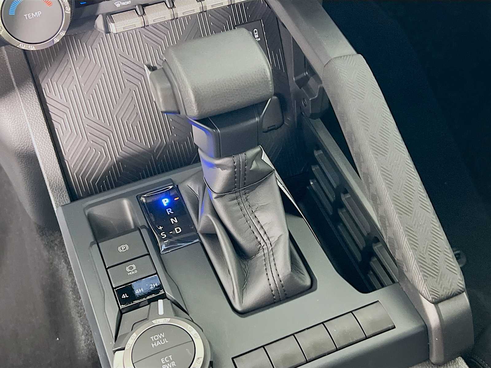 2025 Toyota Tacoma SR5 - Photo 11