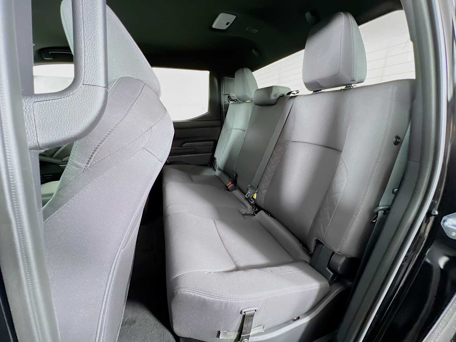 2025 Toyota Tacoma SR5 - Photo 13