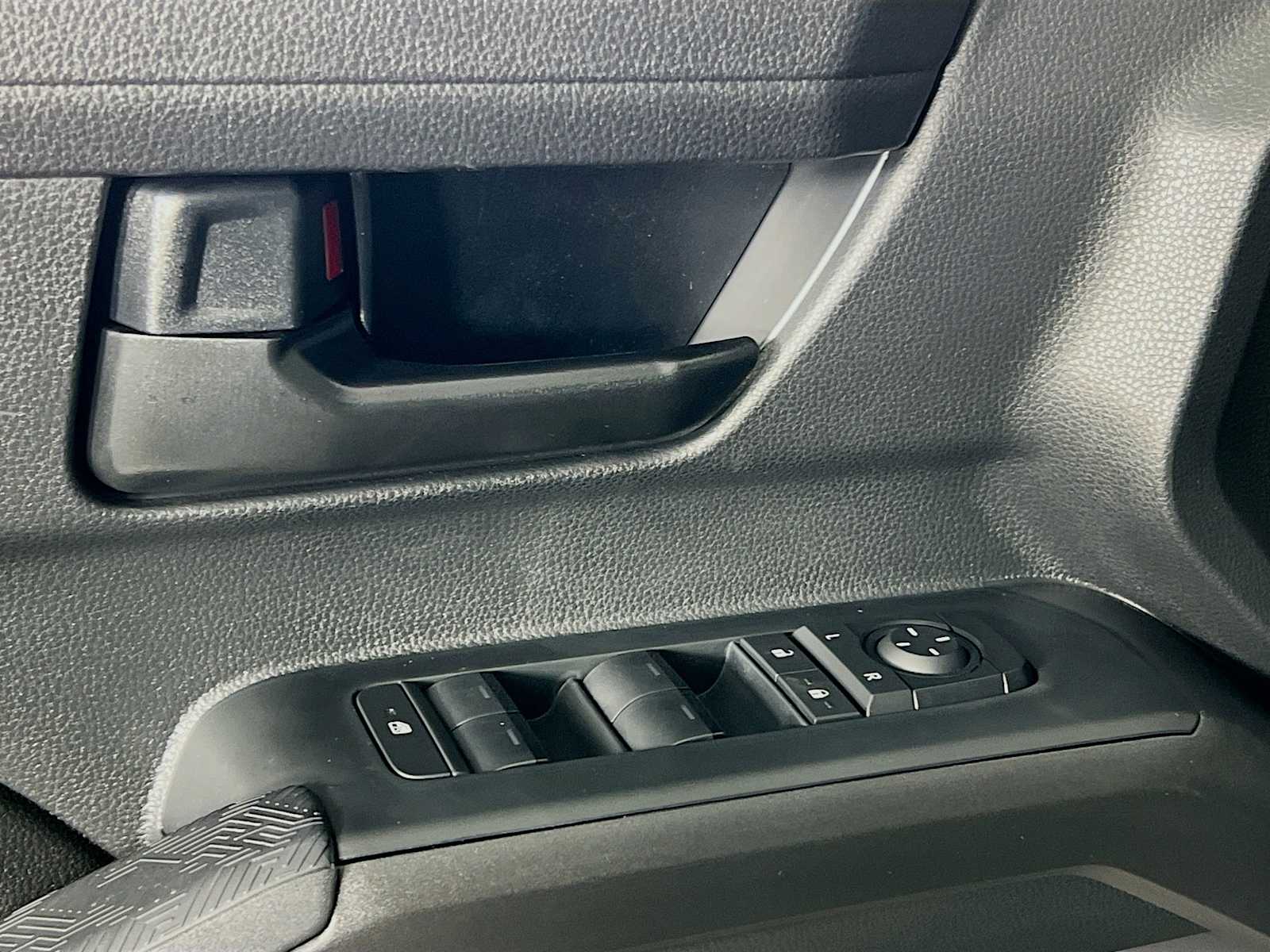 2025 Toyota Tacoma SR5 - Photo 15
