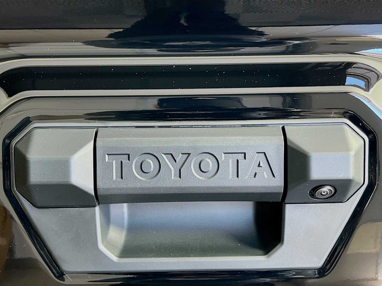 2025 Toyota Tacoma SR5 - Photo 17