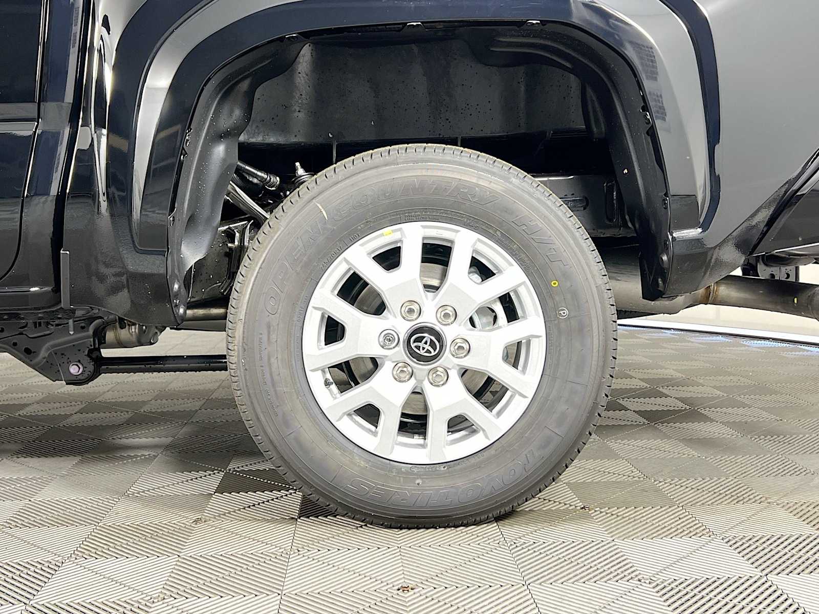 2025 Toyota Tacoma SR5 - Photo 18