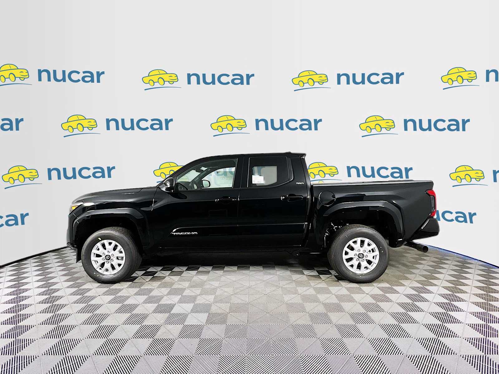 2025 Toyota Tacoma SR5 - Photo 3