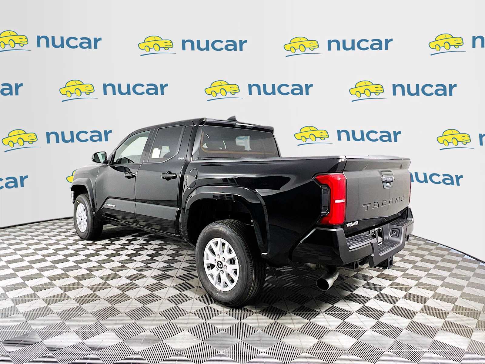 2025 Toyota Tacoma SR5 - Photo 4