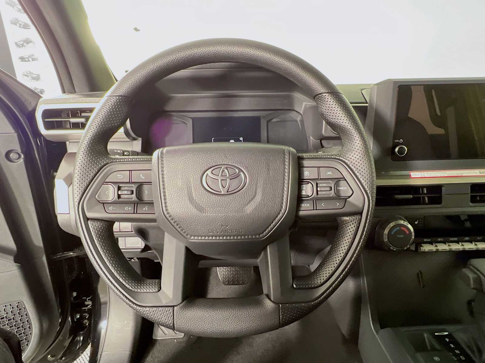 2025 Toyota Tacoma SR5 - Photo 7