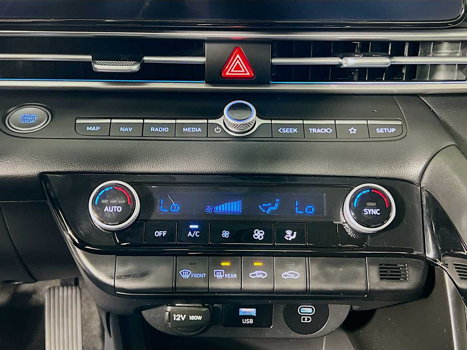 2024 Hyundai Elantra Hybrid Blue - Photo 16
