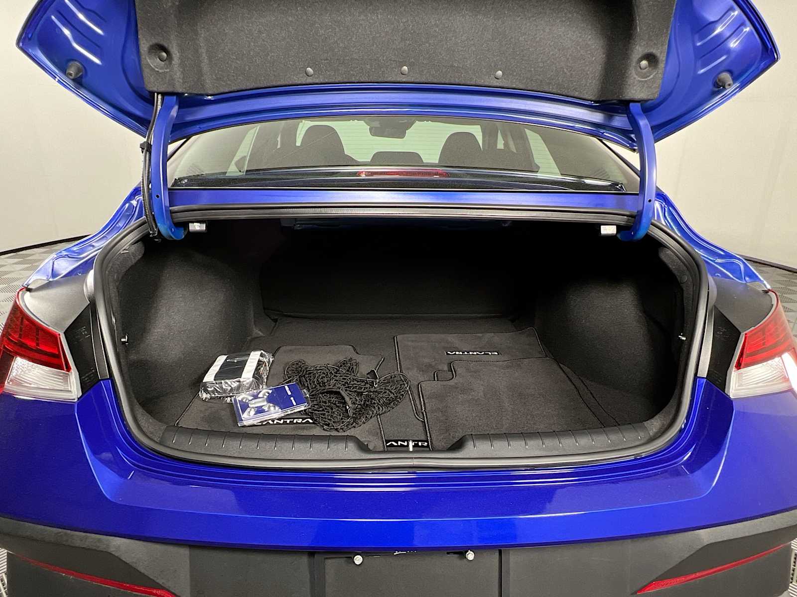 2024 Hyundai Elantra Hybrid Blue - Photo 25