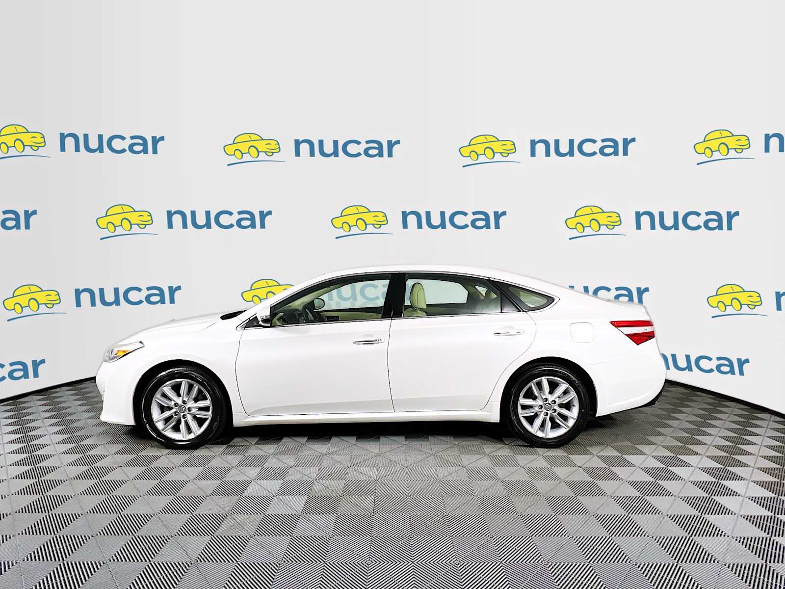 2015 Toyota Avalon Limited - Photo 4