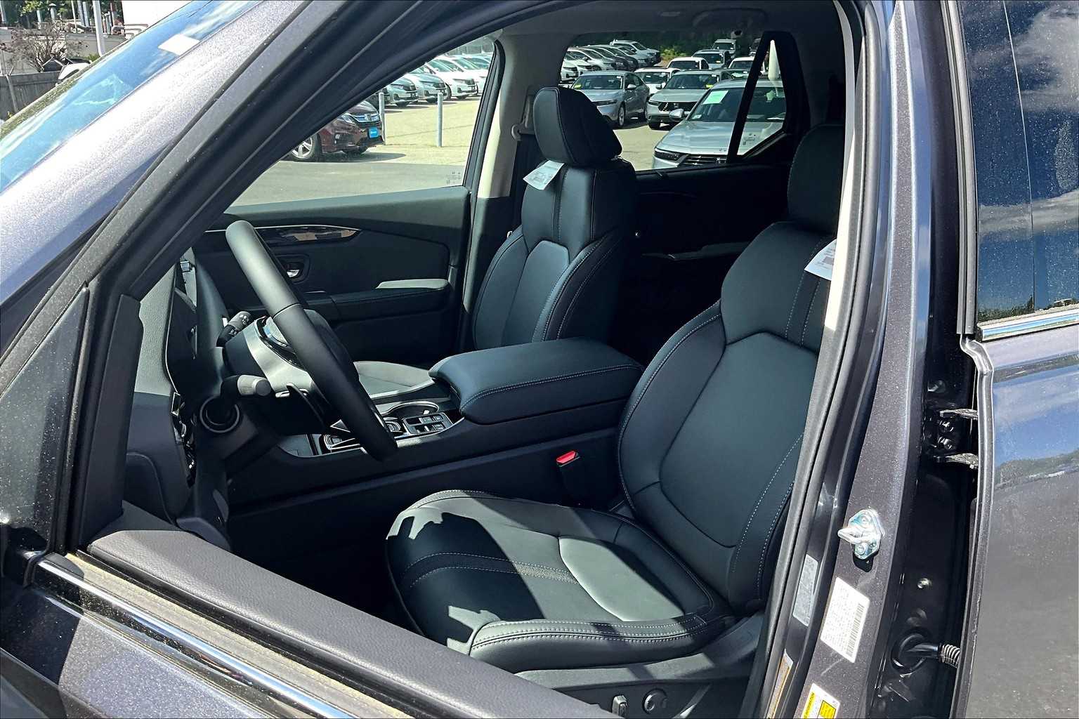 2025 Honda Pilot Touring+ - Photo 11