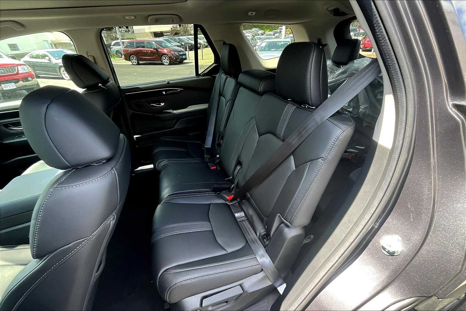 2025 Honda Pilot Touring+ - Photo 15