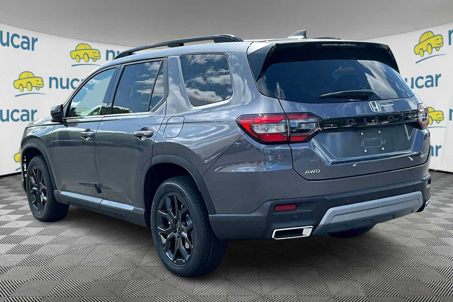 2025 Honda Pilot Touring+ - Photo 5