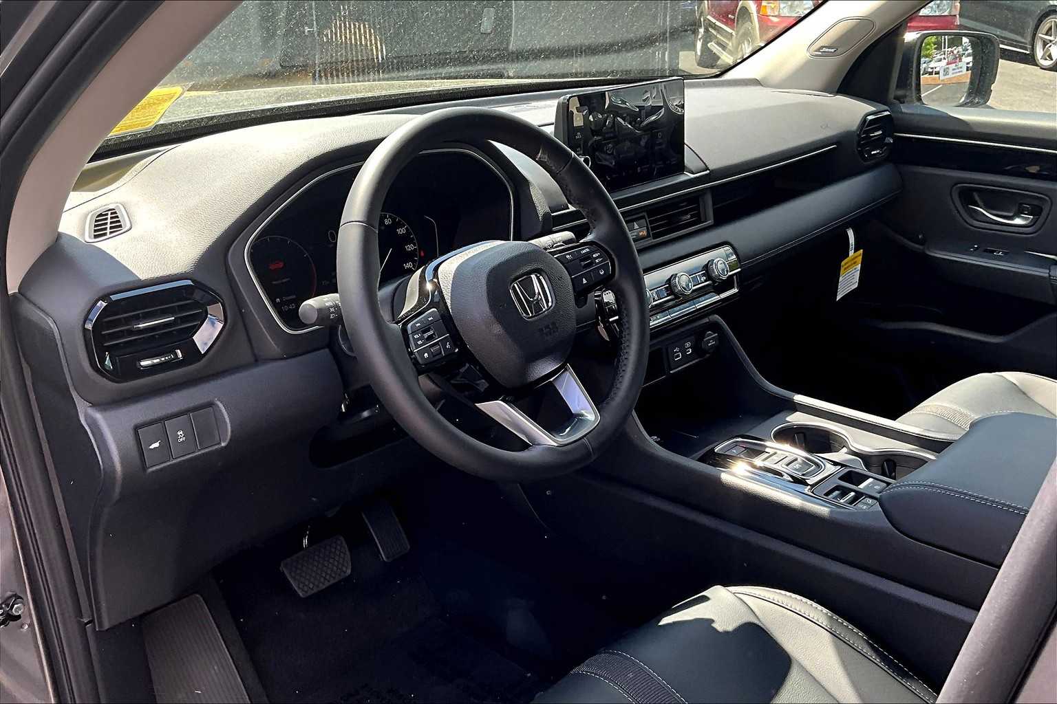 2025 Honda Pilot Touring+ - Photo 9