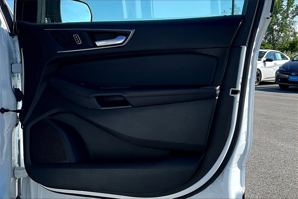 2022 Ford Edge SE - Photo 12