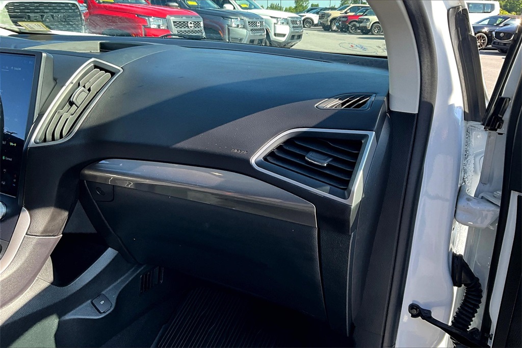 2022 Ford Edge SE - Photo 13