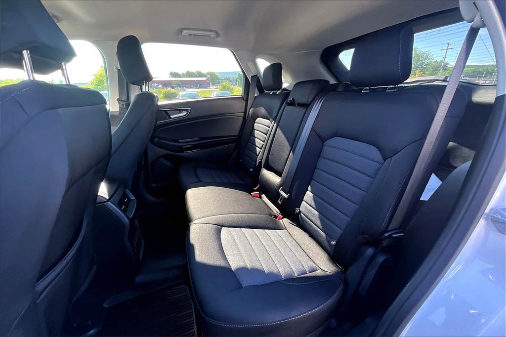 2022 Ford Edge SE - Photo 15