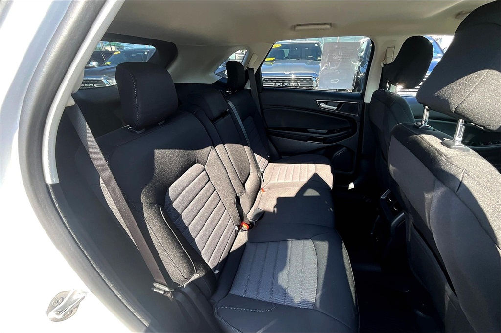 2022 Ford Edge SE - Photo 16