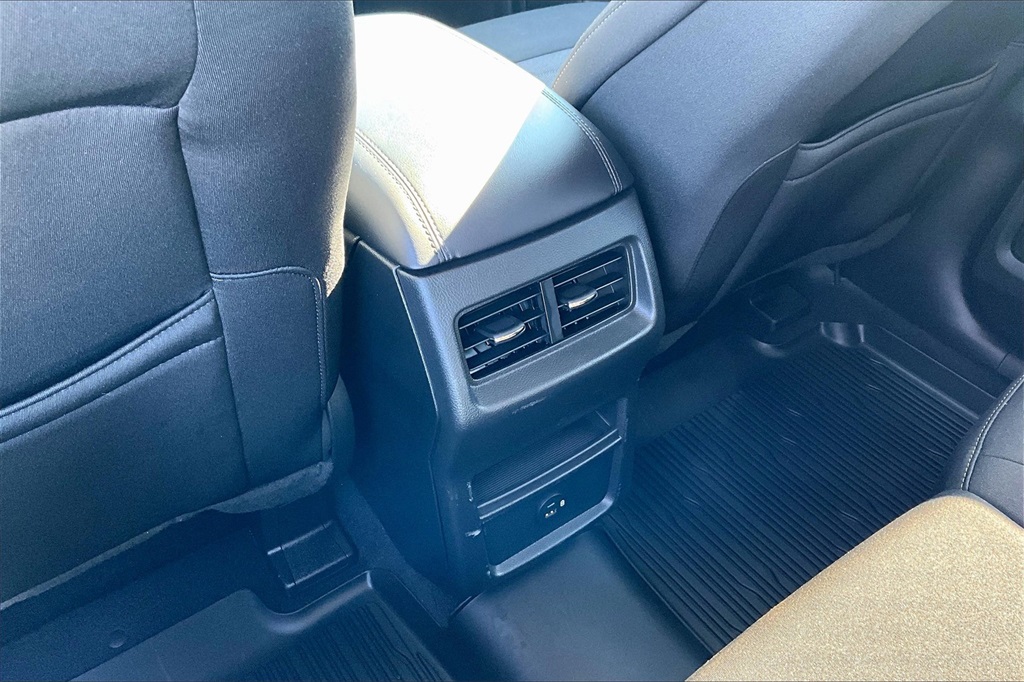2022 Ford Edge SE - Photo 28