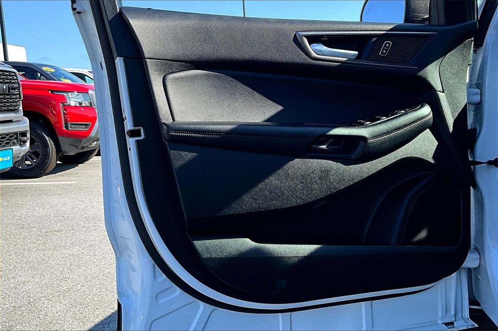 2022 Ford Edge SE - Photo 9