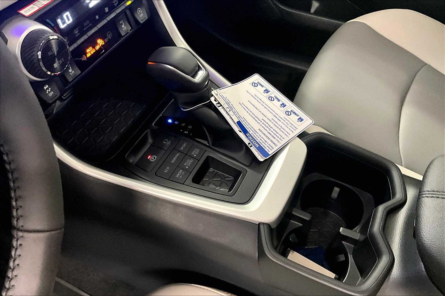 2025 Toyota RAV4 XLE Premium - Photo 14